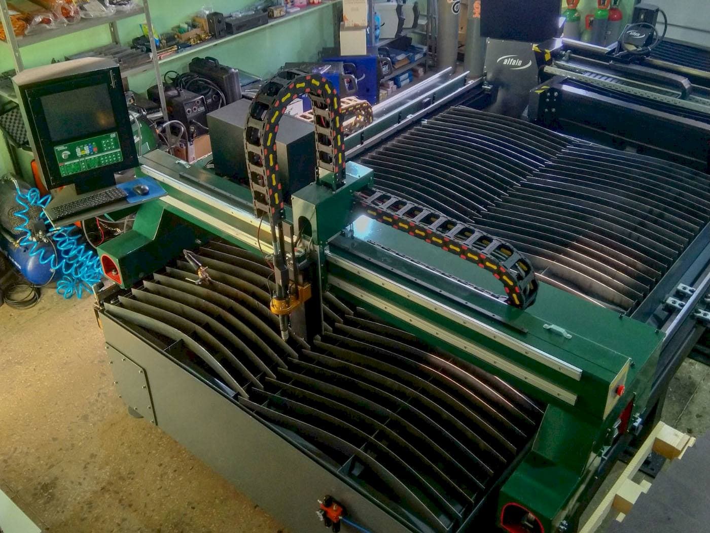 Front view of Huawei HNC-2500W machine