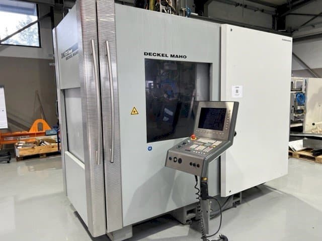 Front view of DECKEL MAHO DMC 75 V linear machine