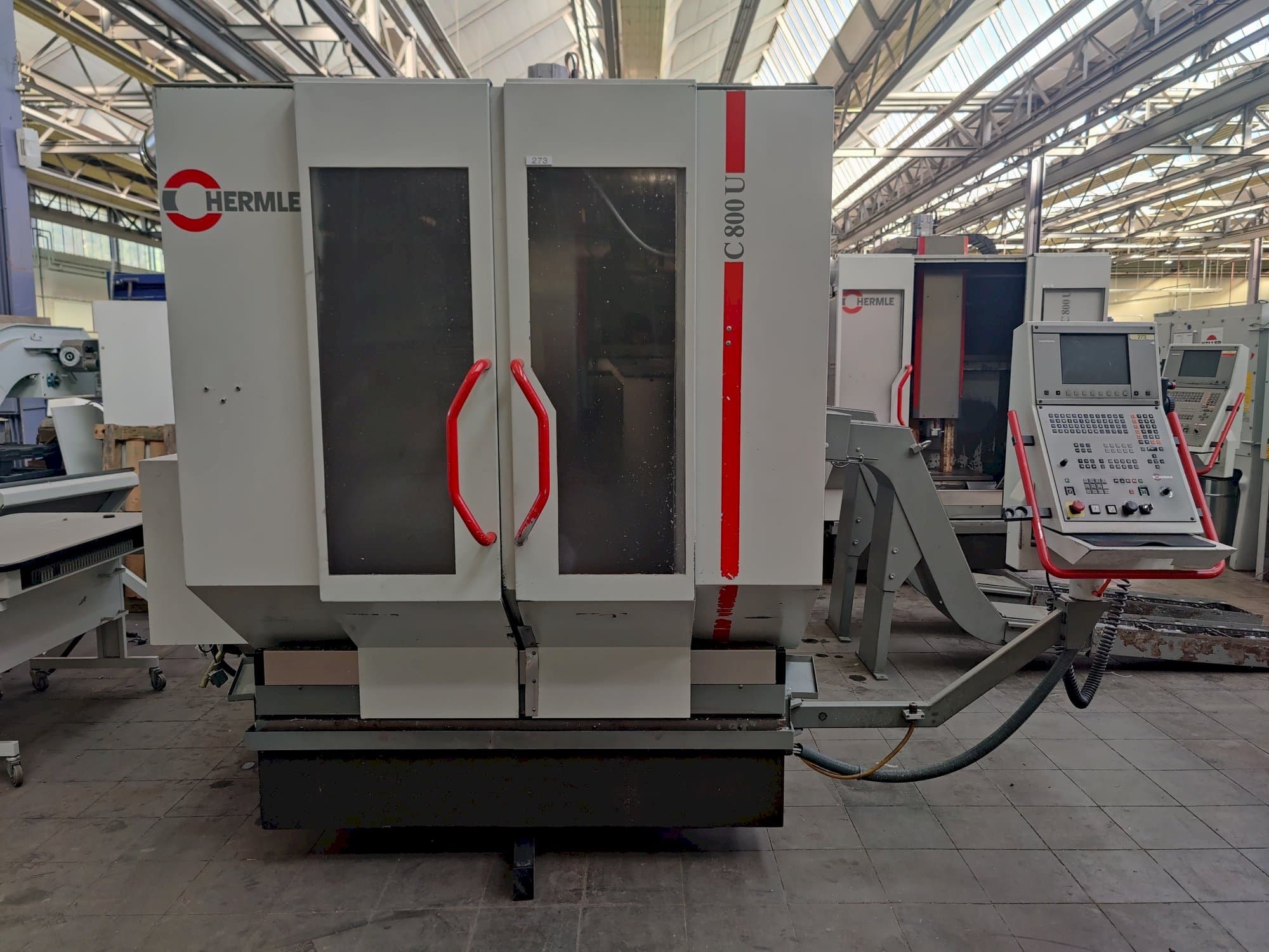 Front view of HERMLE C800U machine