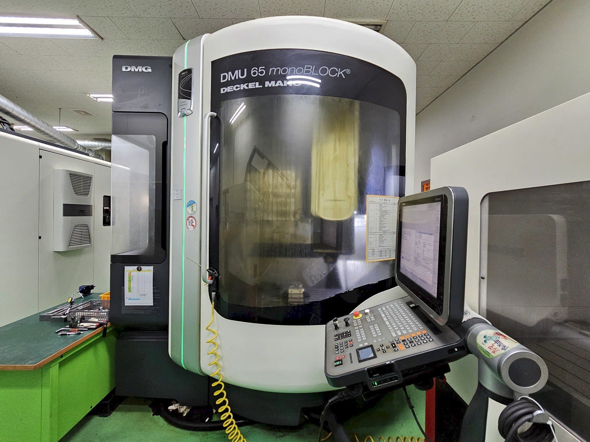 Front view of DECKEL MAHO DMU 65 monoBlock machine