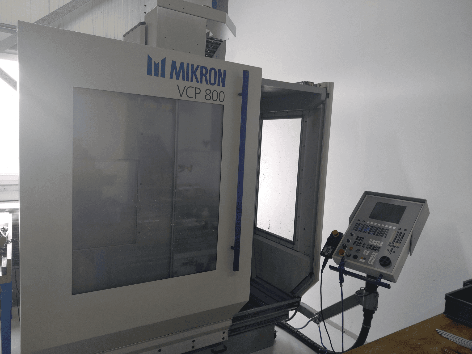 Front view of MIKRON VCP 800  machine