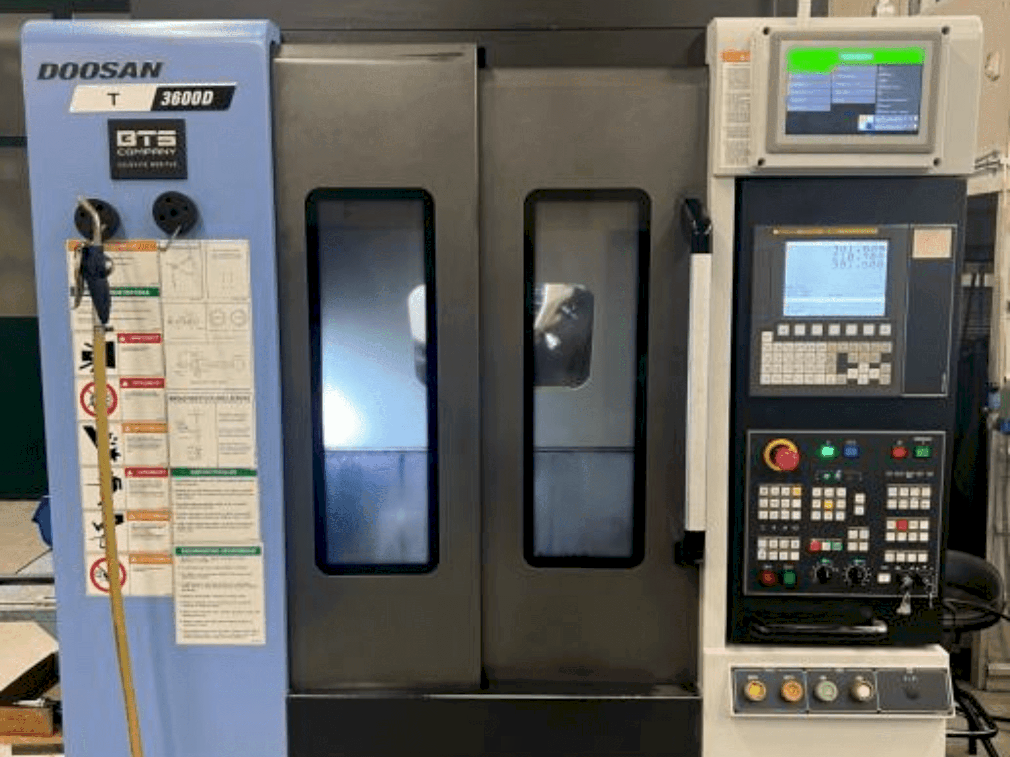 Front view of DOOSAN T3600 D  machine