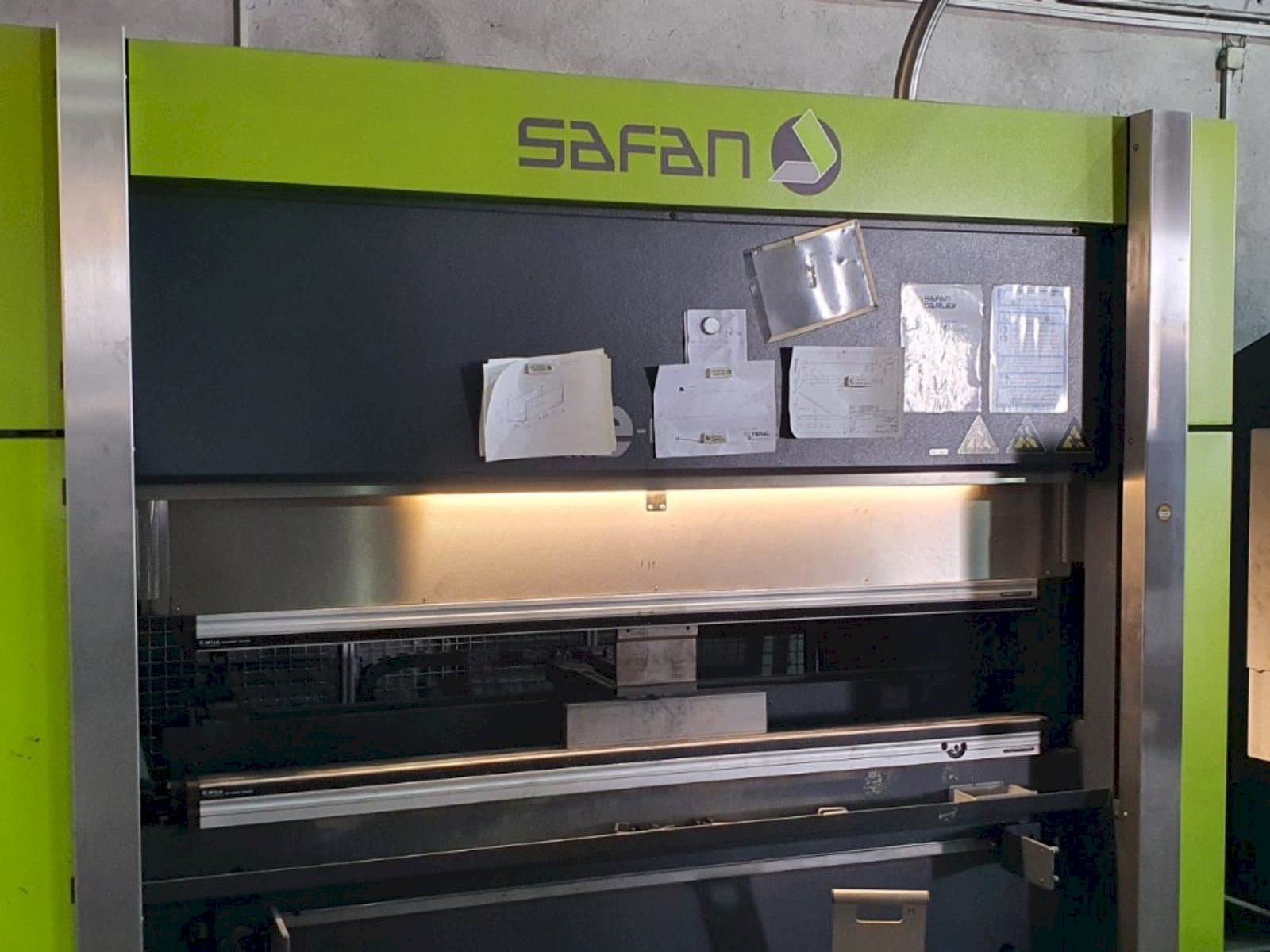 Front view of Safan E-brake 50-2050 machine