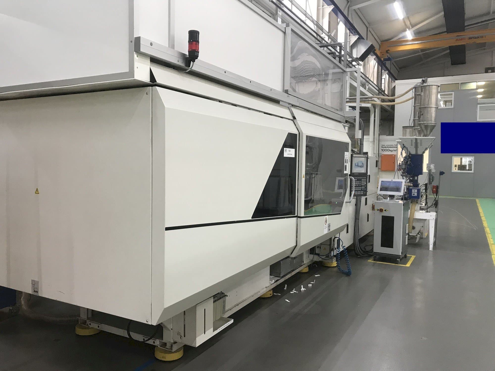 Front view of DEMAG SP 350/820-2500 machine