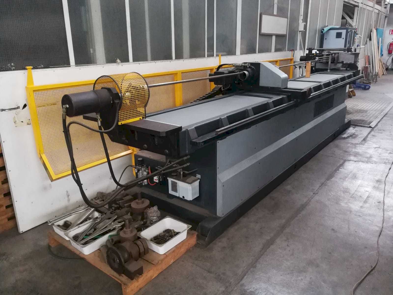 Front view of MACRI EURO 80 CN3PC machine