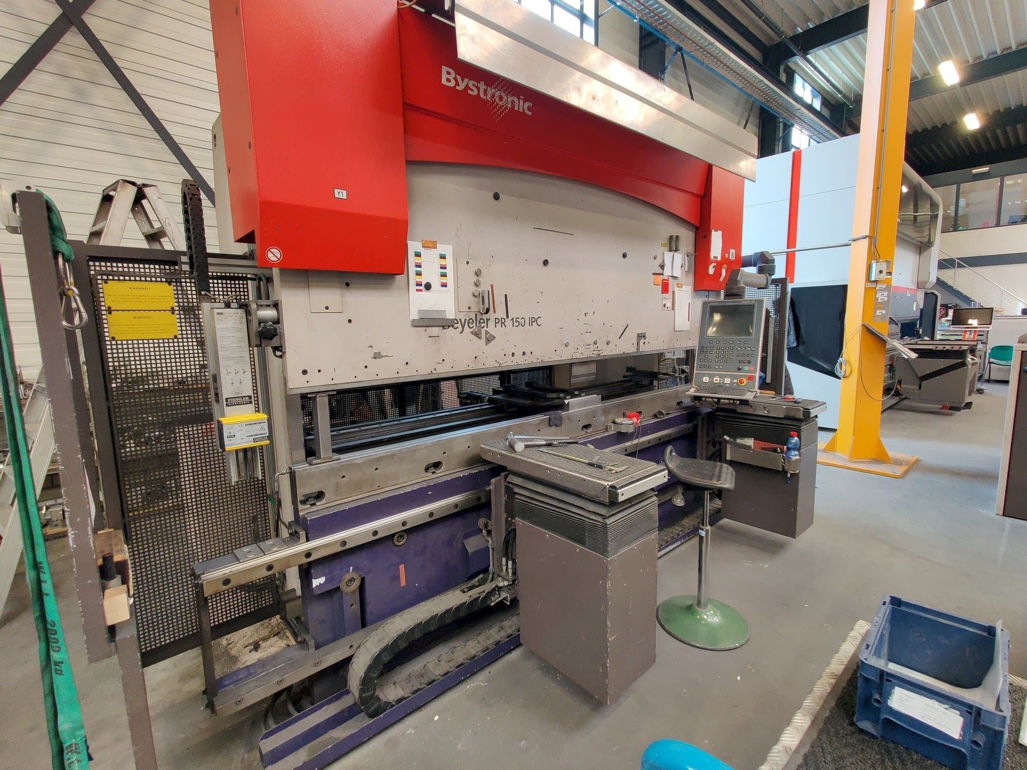 Left side view of Bystronic Beyeler PR 150x3100  machine