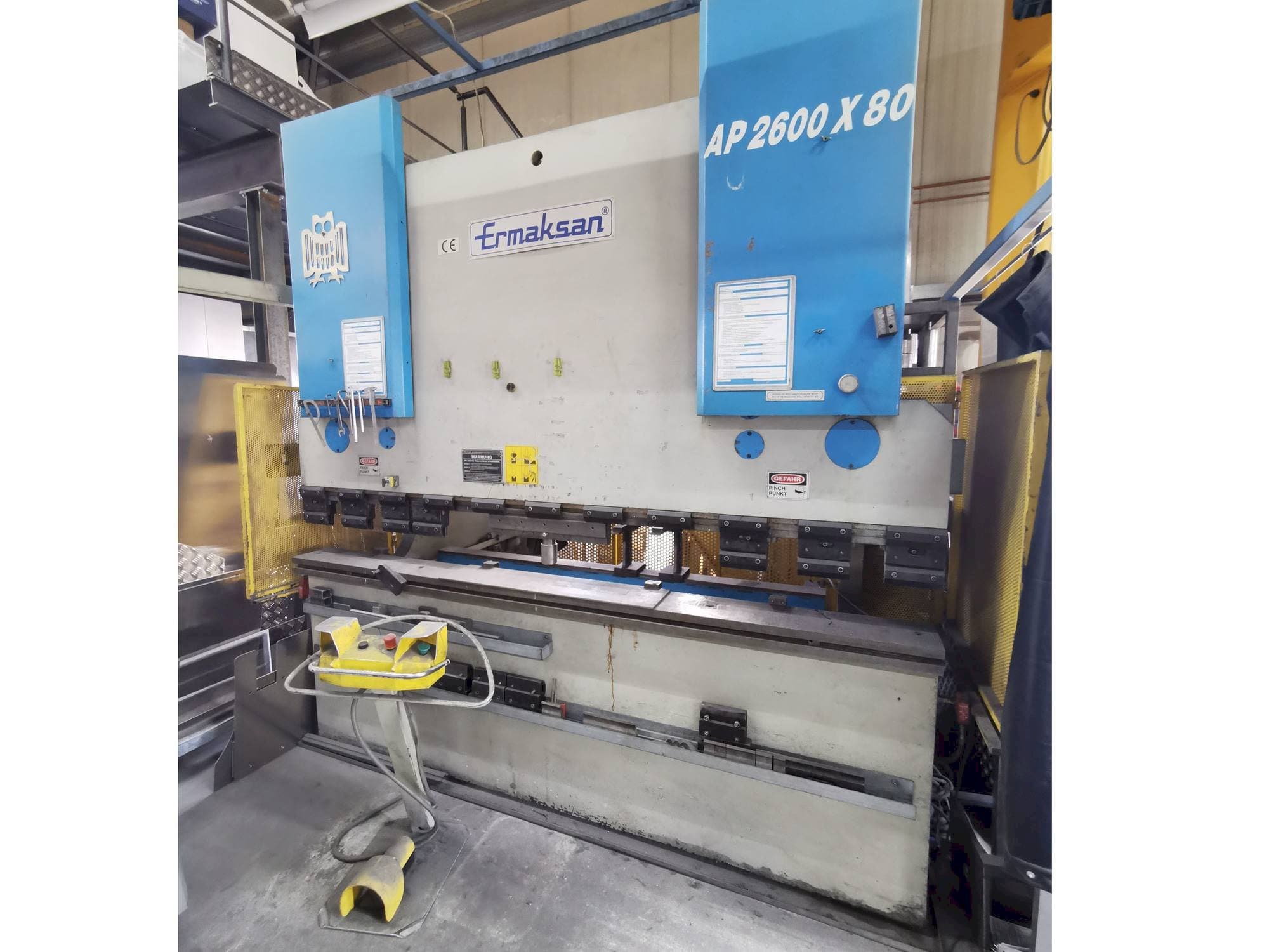 Front view of ERMAKSAN AP 2600 - 80 machine