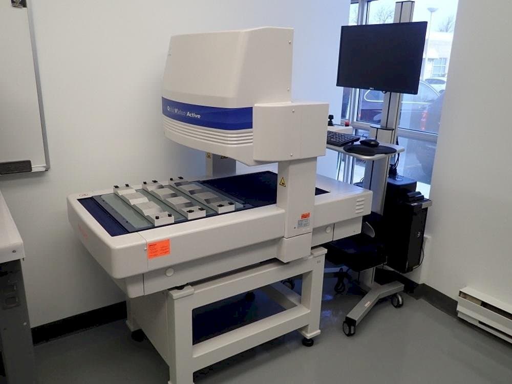 Front view of Mitutoyo QV-L404Z1L-D  machine