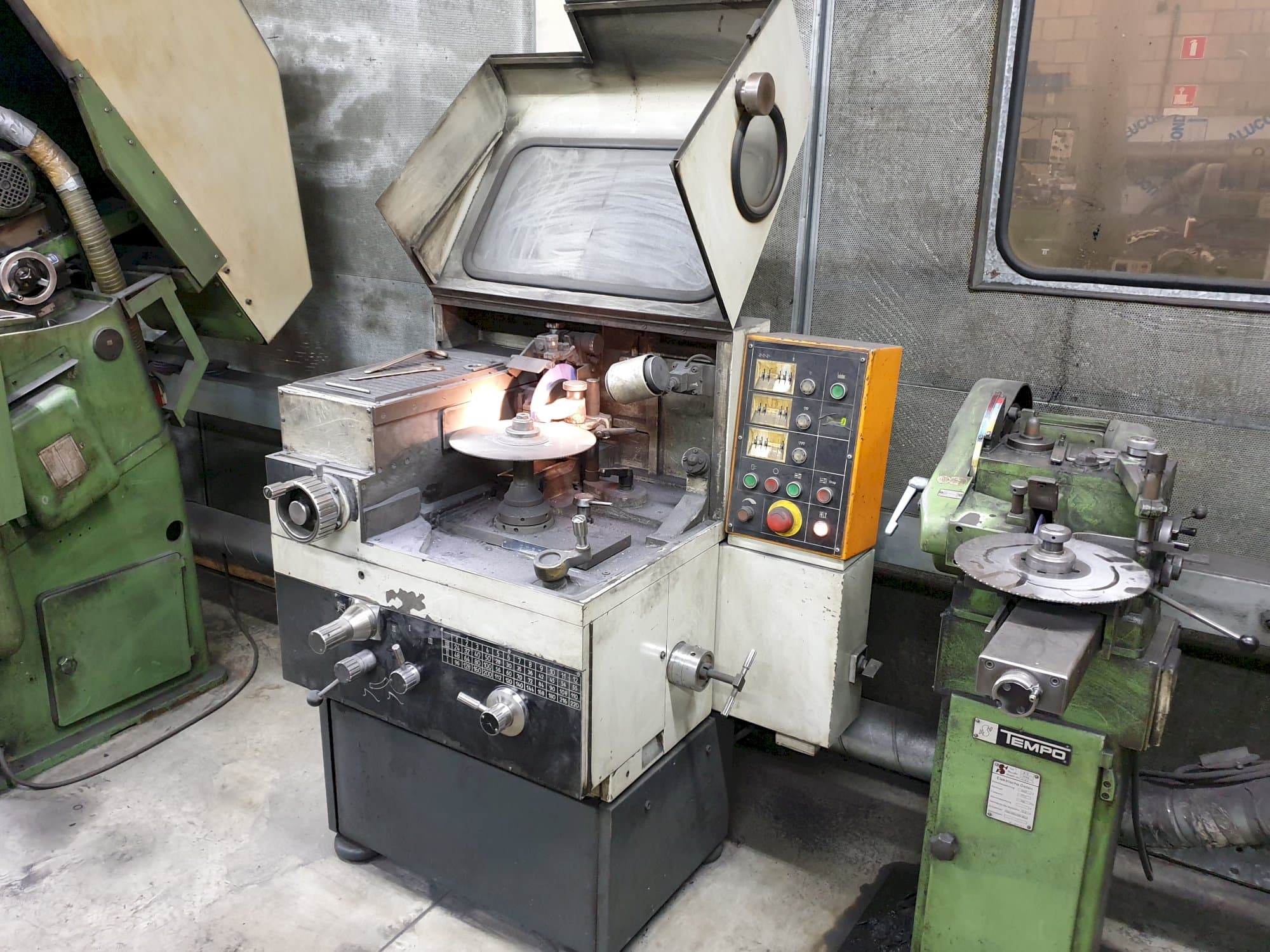 Right view of Loroch K400 Machine