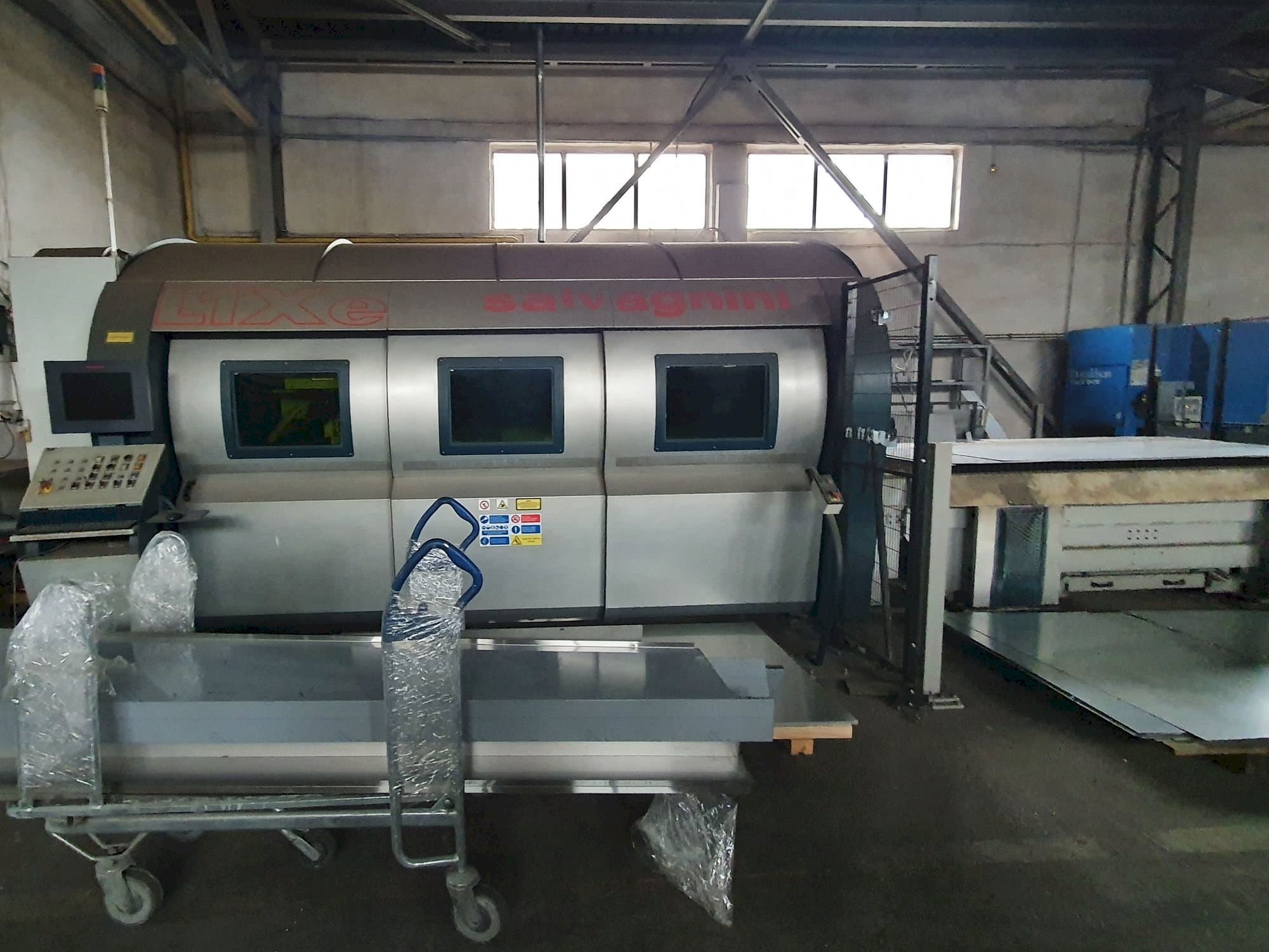 Front view of Salvagnini L1X machine