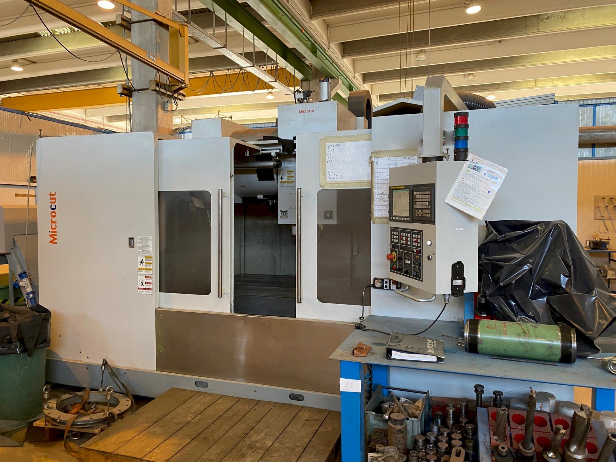 Front view of MICROCUT VMC-1600F machine