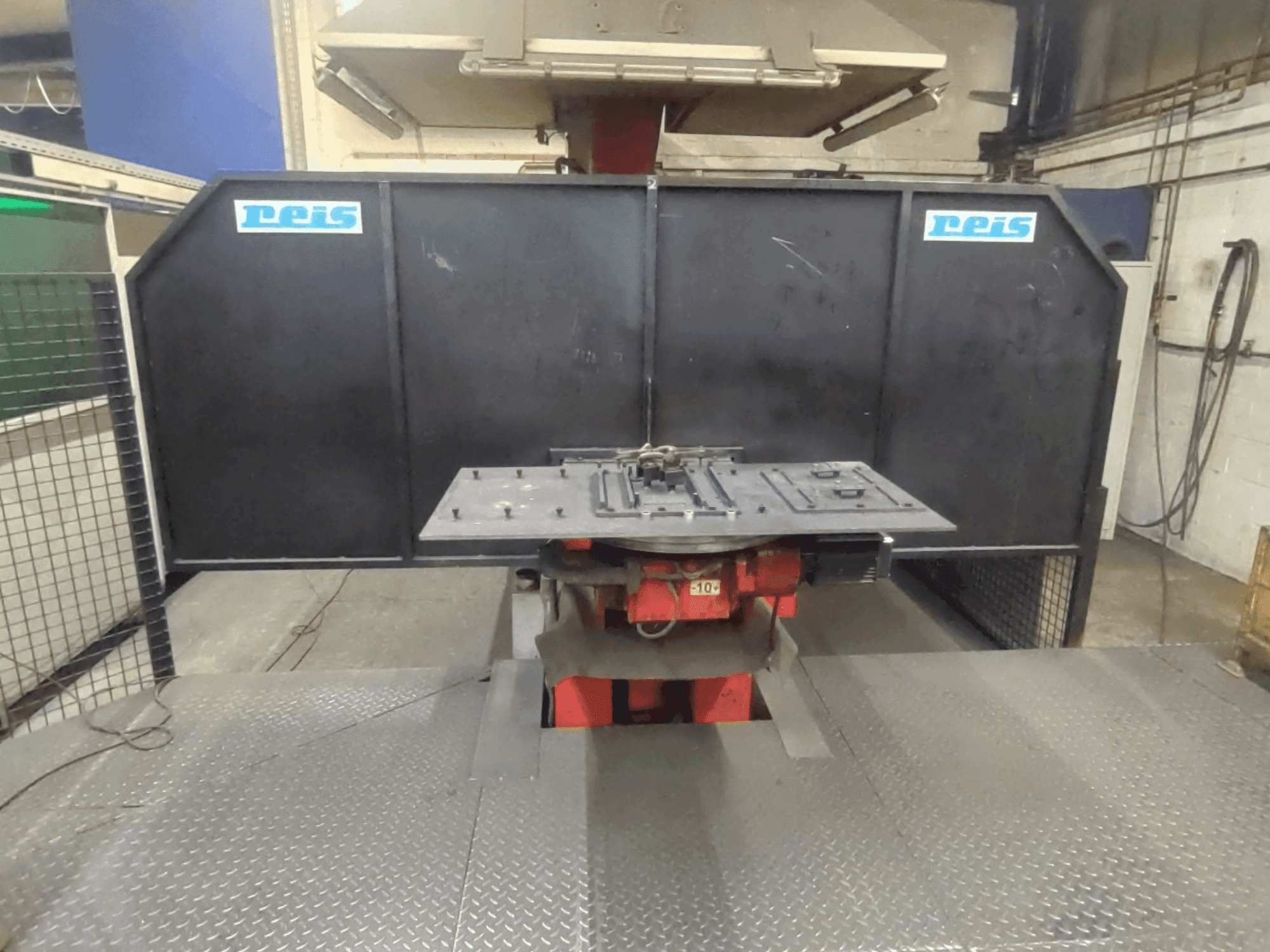 Front view of Reis Robotics Robot System - RDT 40 / SRV 6 / RDT 40  machine