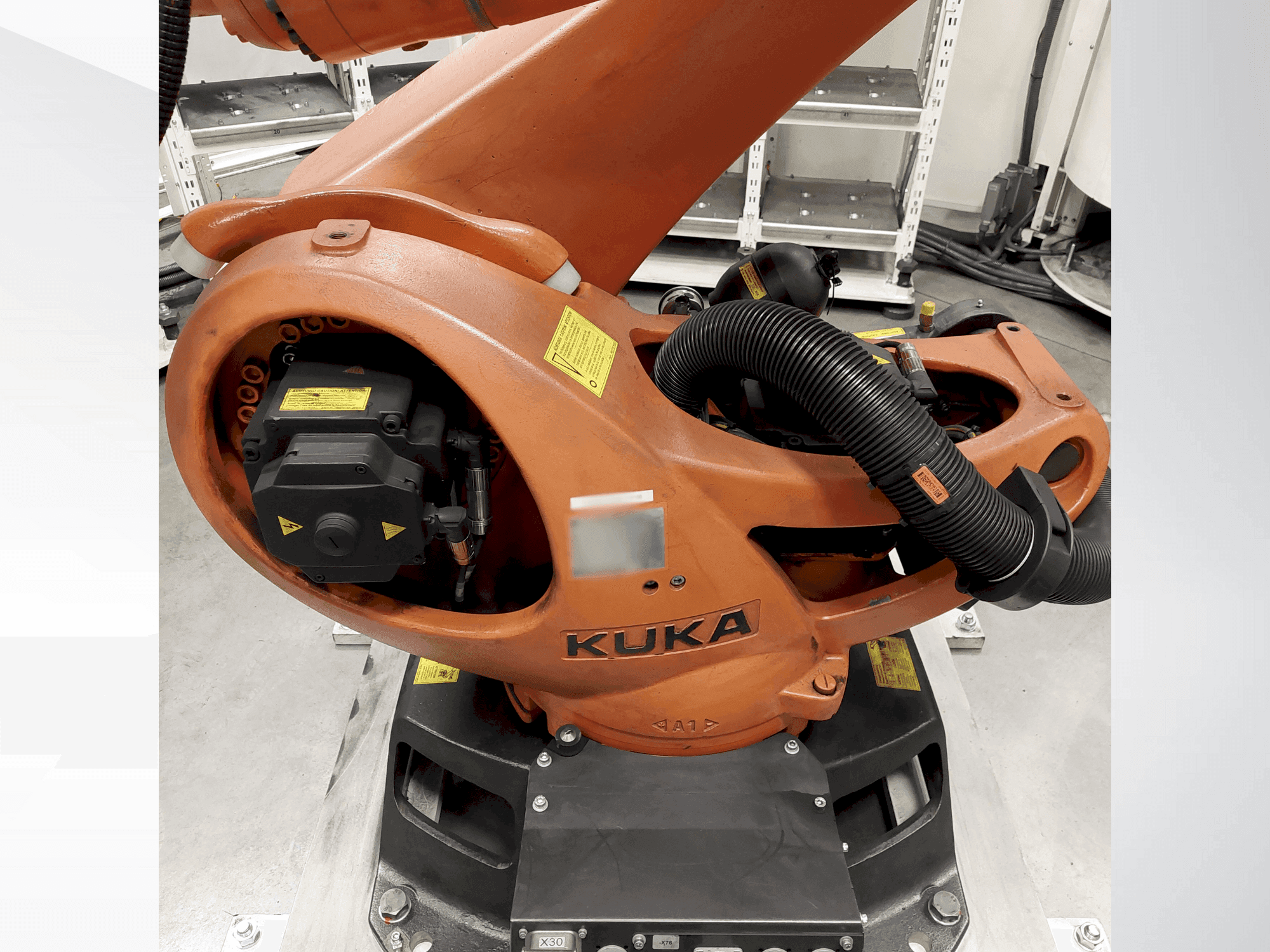 Front view of KUKA KR 90 R2700 pro  machine