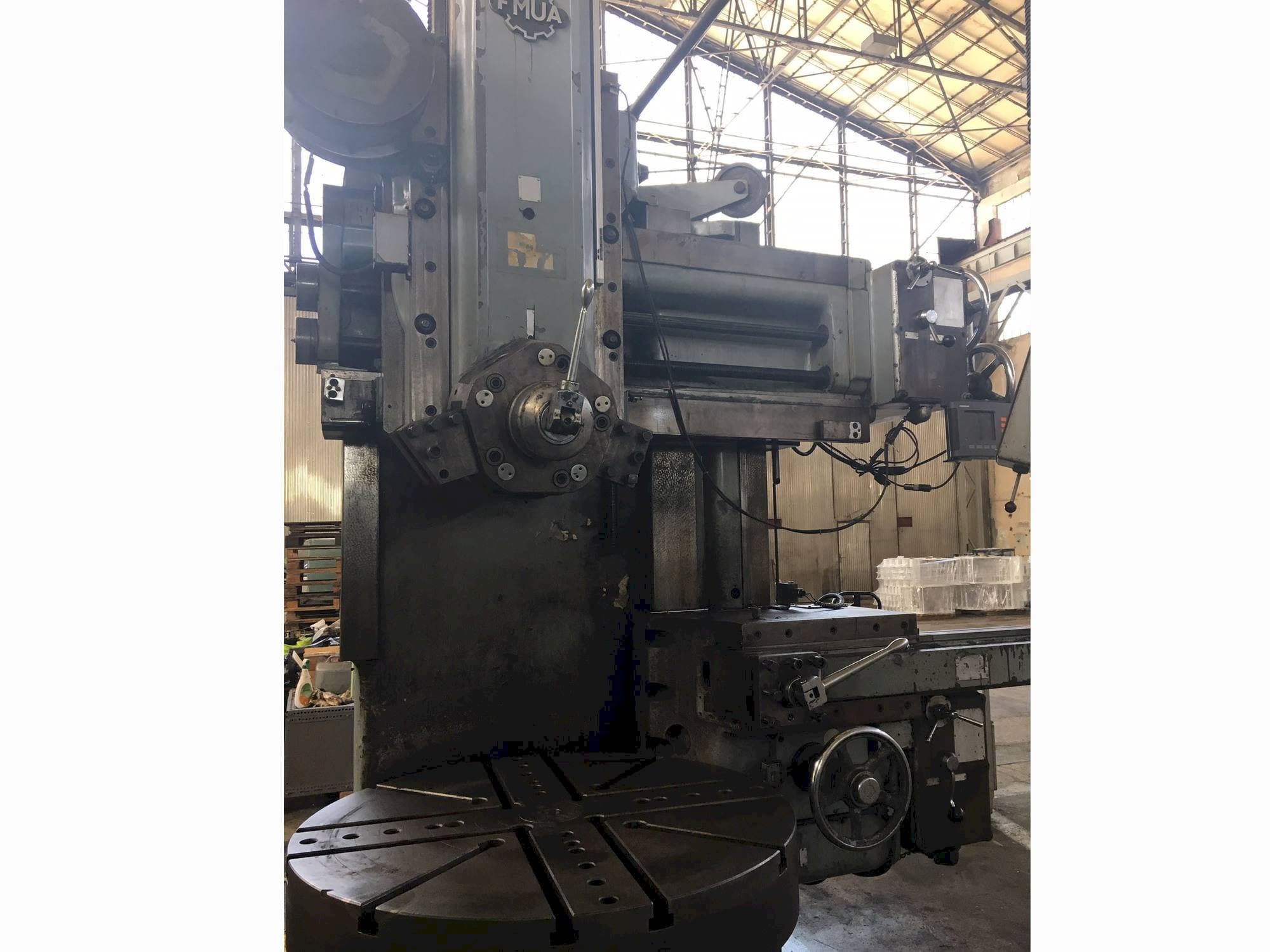 Front view of Titan SC 1250 machine