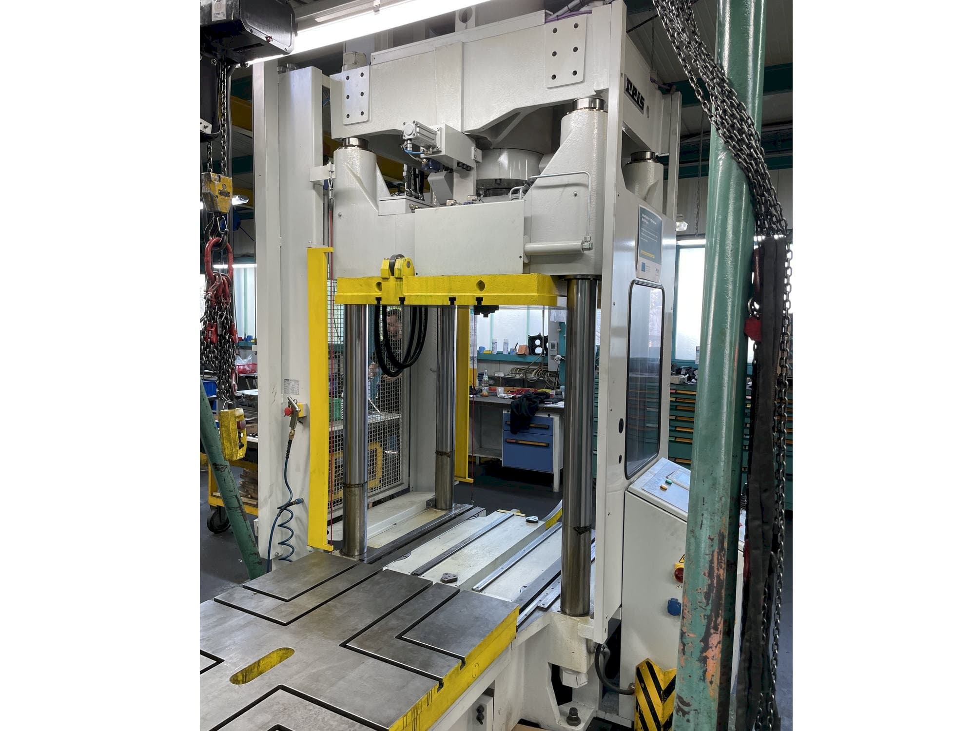 Front view of Reis TUS 100 machine