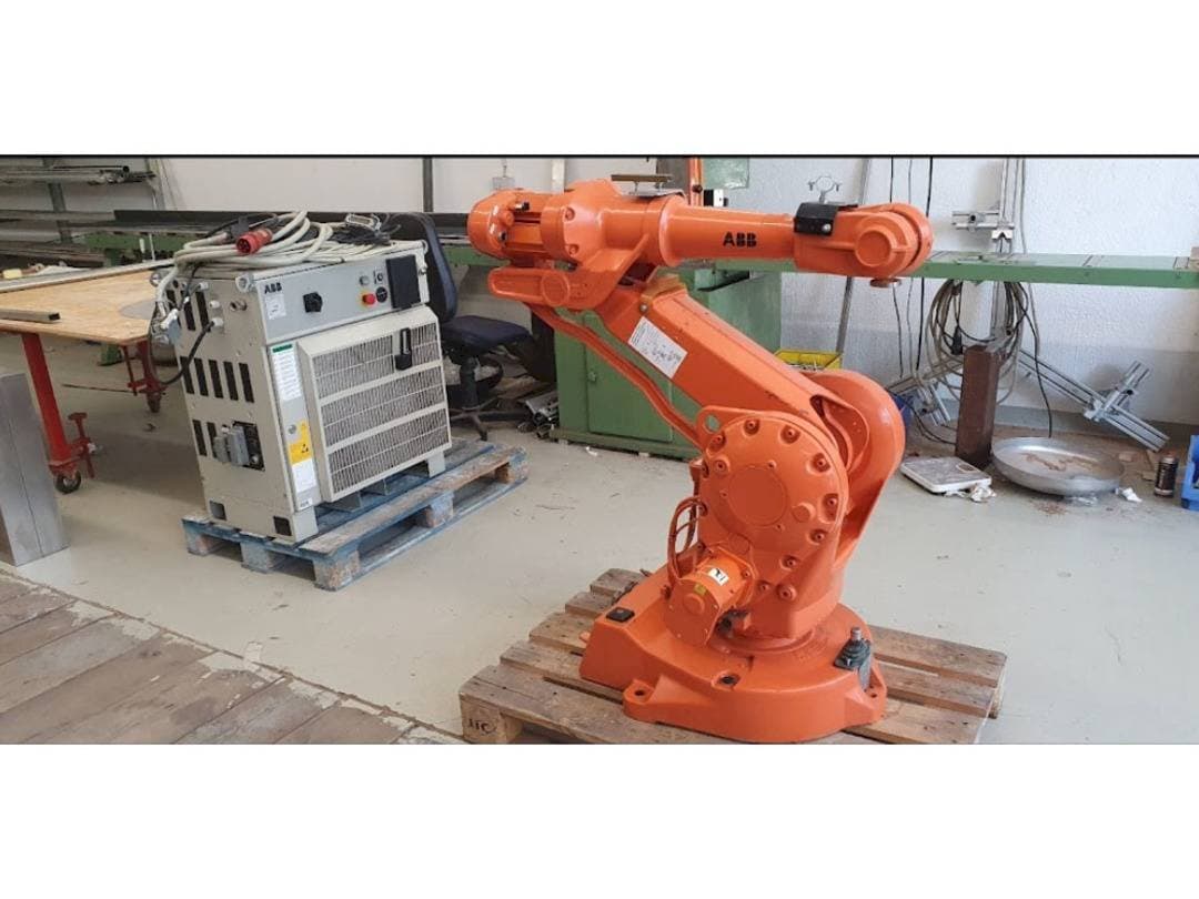 Front view of ABB IRB 2400 M2000 machine