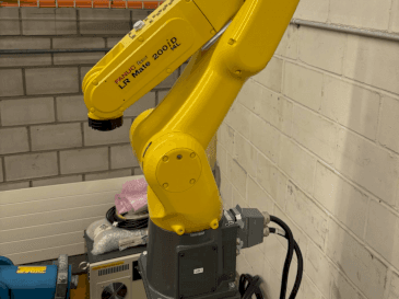 Front view of FANUC LR Mate 200 iD 14L  machine