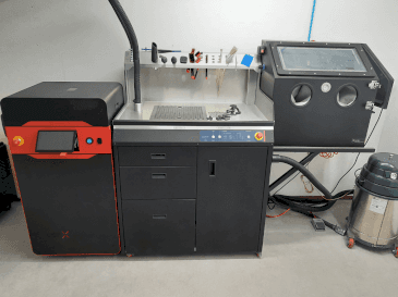 Front view of SINTERIT lisa x machine