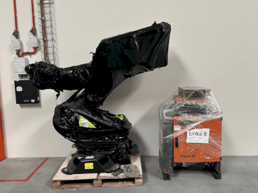 Front view of KUKA KR-90 R3100  machine