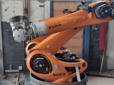Front view of KUKA KR 90 R3100 extra C-F-HP machine