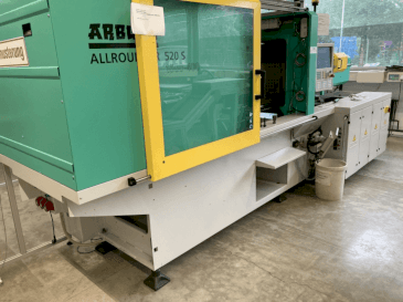 Front view of Arburg Allrounder 520S-1600-400 machine