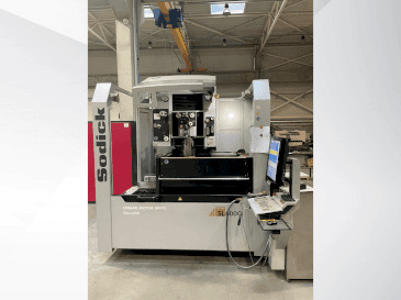 Front view of Sodick SL600Q machine