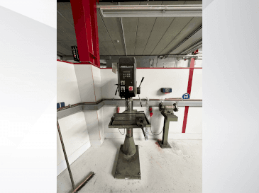 Front view of Hahn+Kolb Flott P40 machine