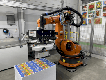 Front view of KUKA KR140-3 COMP  machine