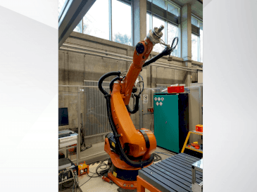 Front view of KUKA KR 240-2 2000 machine