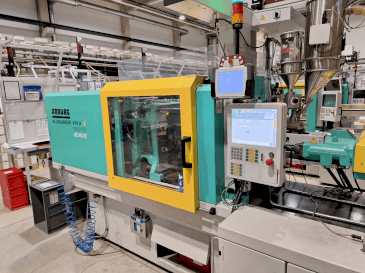 Front view of Arburg 470 H 1000-170  machine