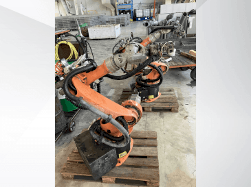 Front view of KUKA KR16 machine