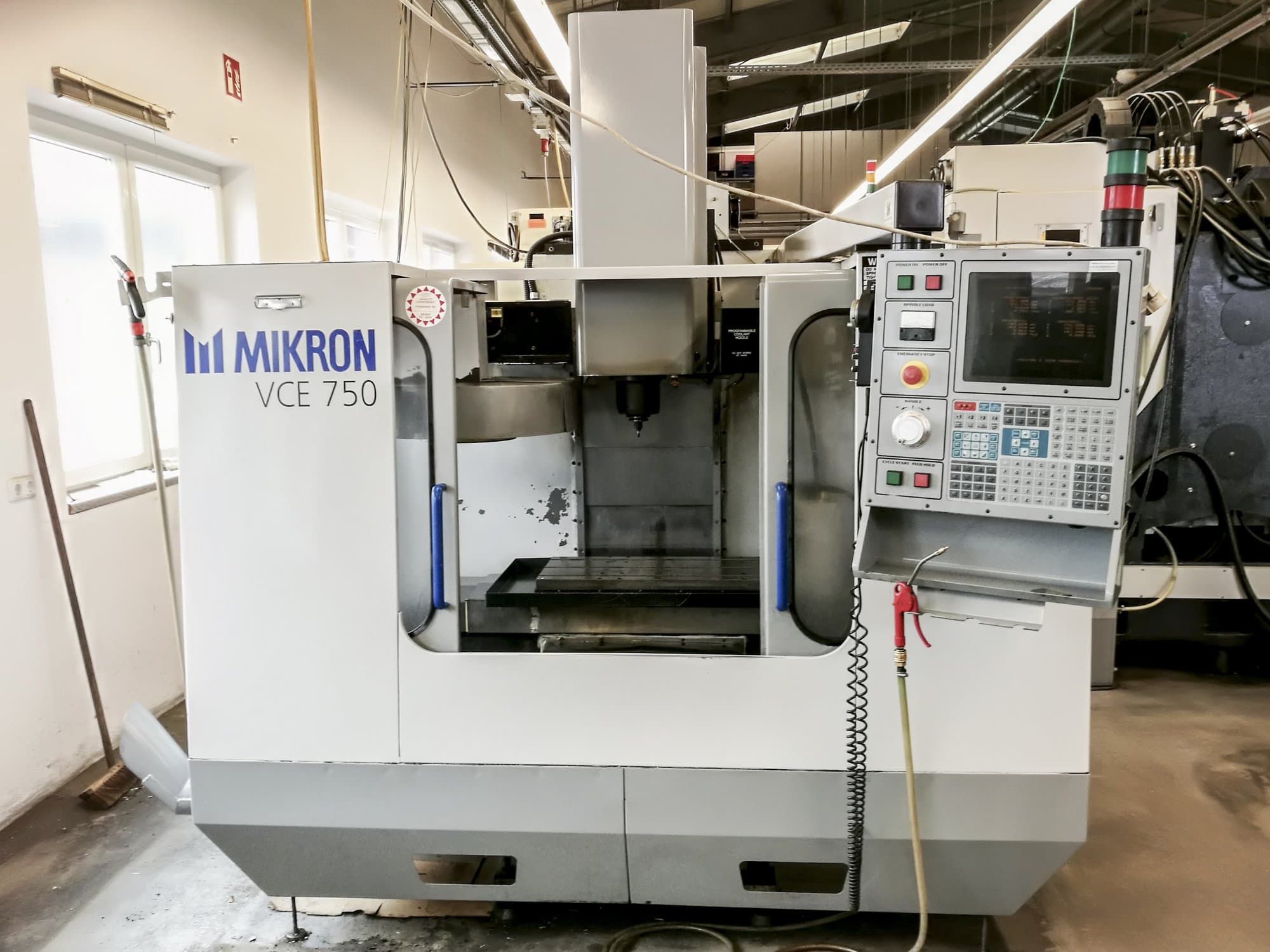 Front view of HAAS VCE 750 Machine