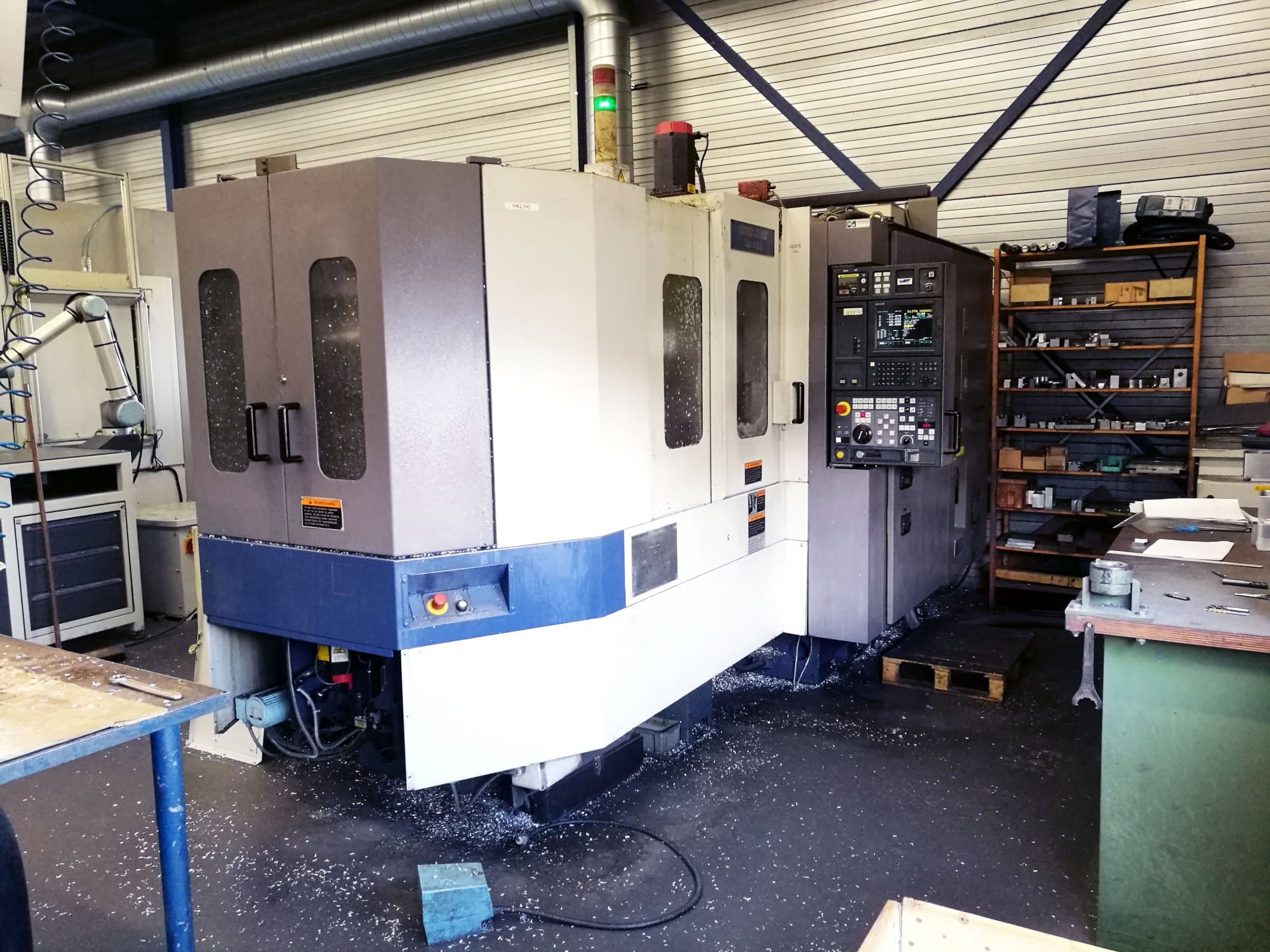 Right view of MORI SEIKI SH-403 Machine