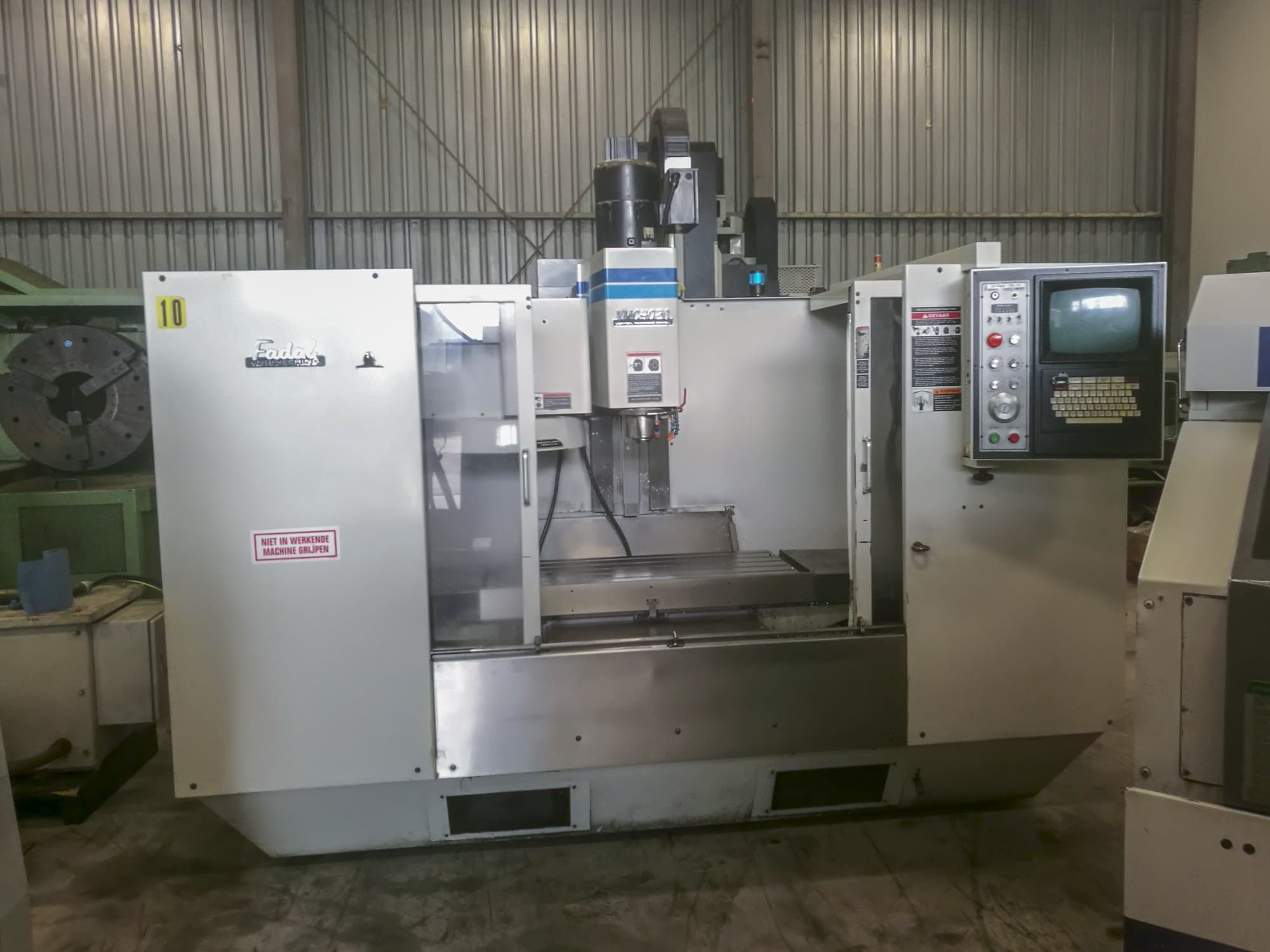 Front view of FADAL VMC 4020HT Machine