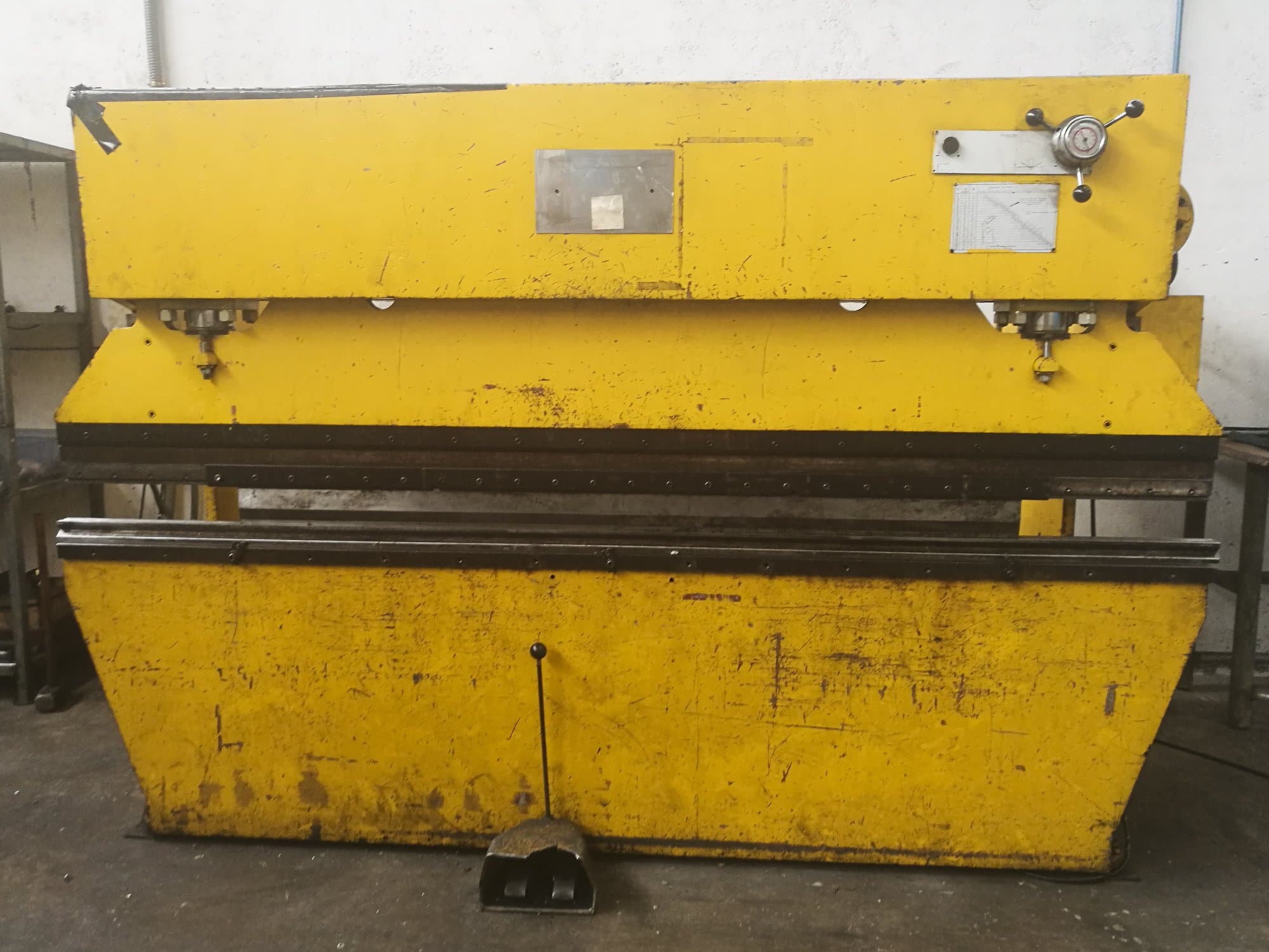 Front view of Ajial 75 Tn machine