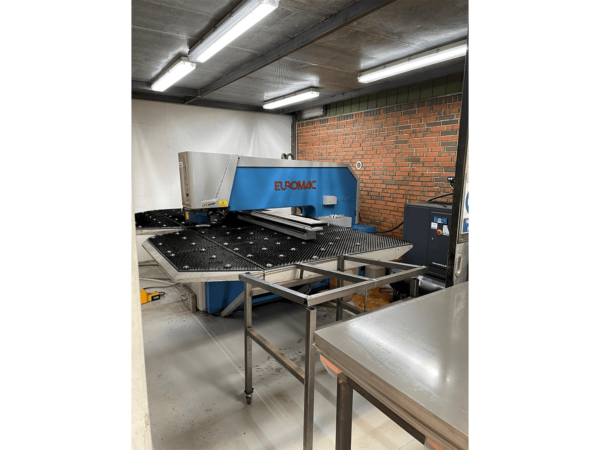 Front view of Euromac ZX 1250/30 machine