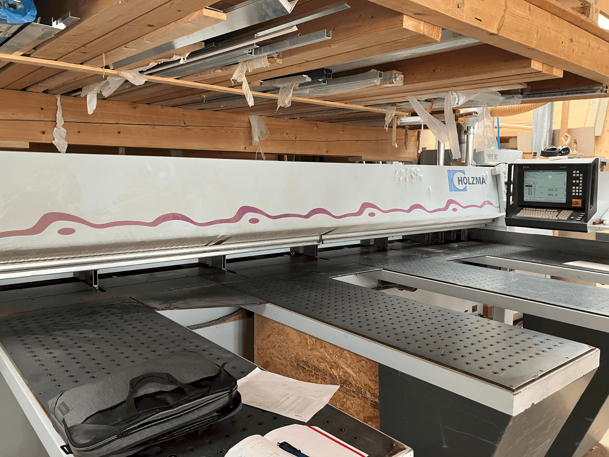 Front view of HOLZMA HPP 82/43 machine