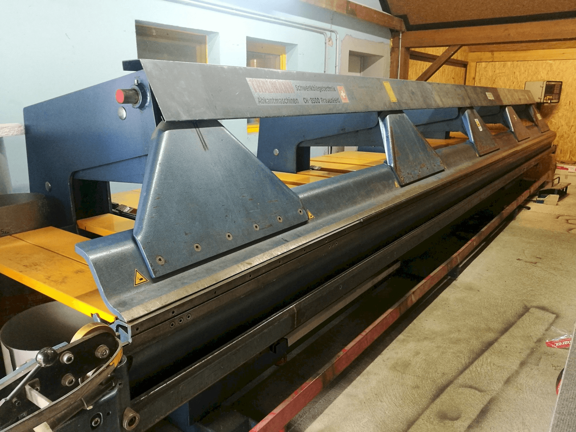 Front view of Thalmann Thako 15-8.2M machine