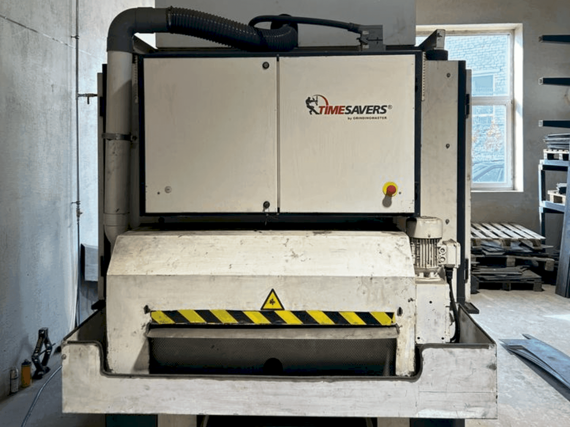 Front view of TIMESAVERS 41serie 900 WRD N machine