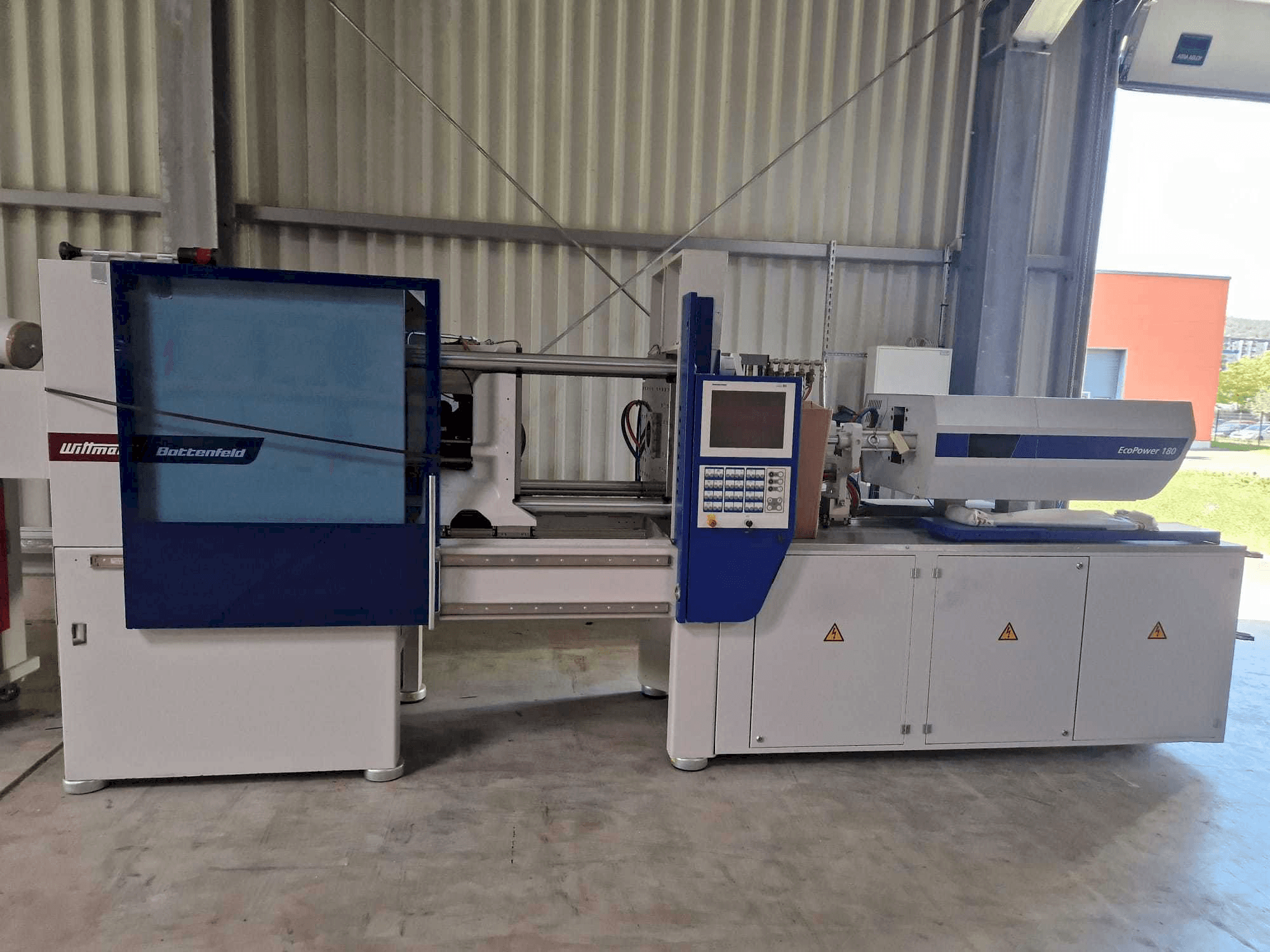 Front view of Battenfeld EcoPower180 machine