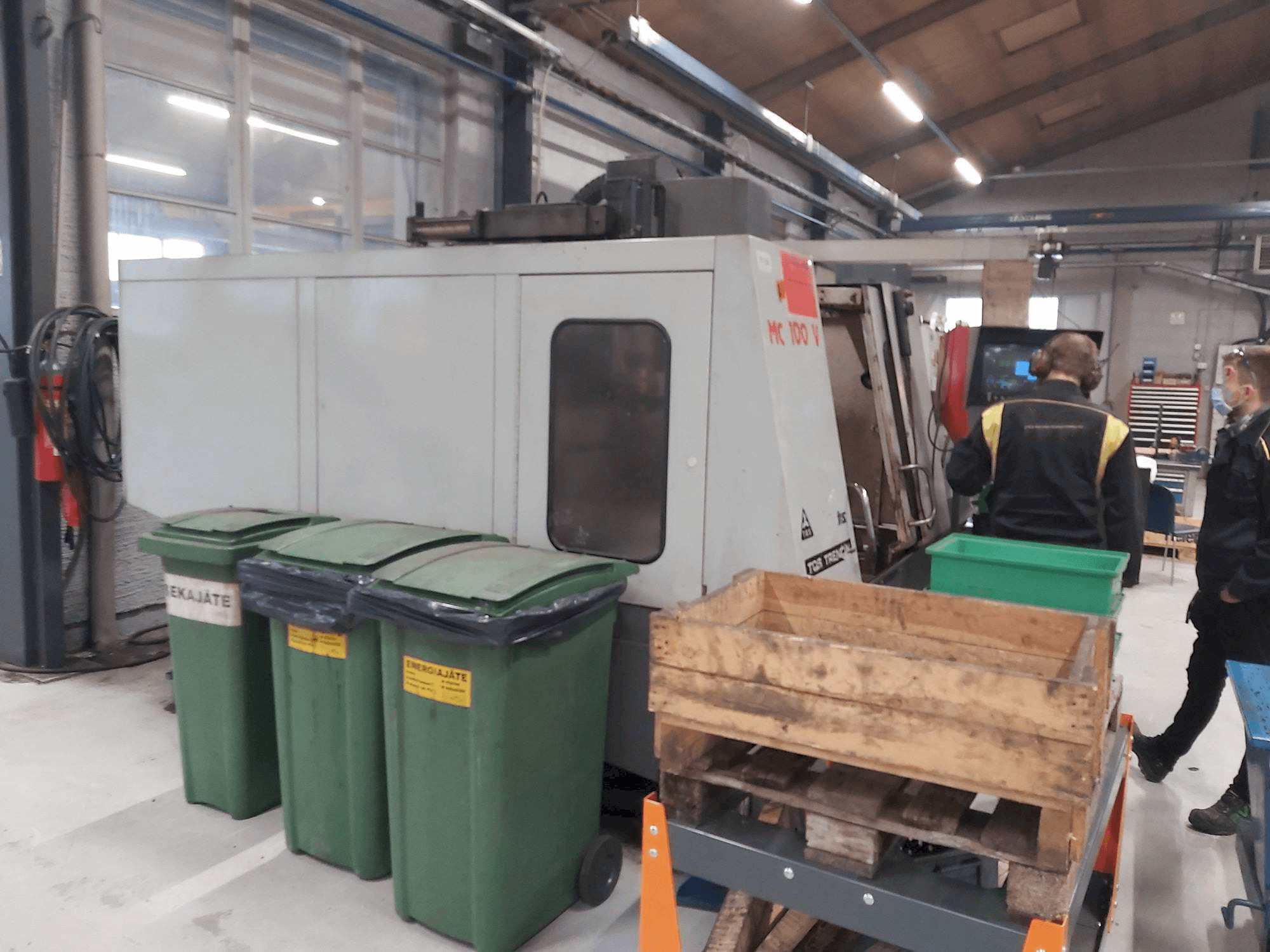 Front view of TOS TRENCÍN MC 100 V machine