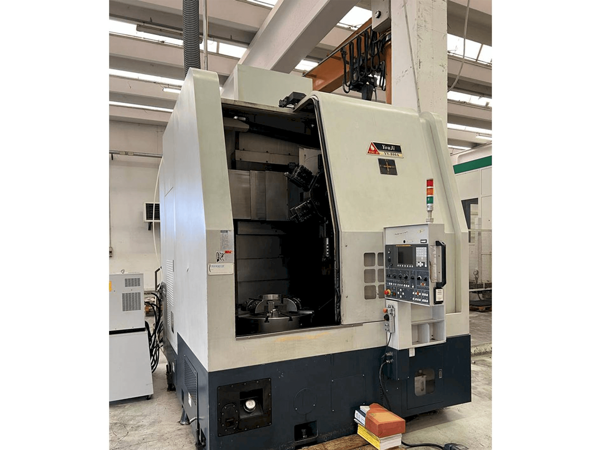 Front view of YOU JI YV-800A machine