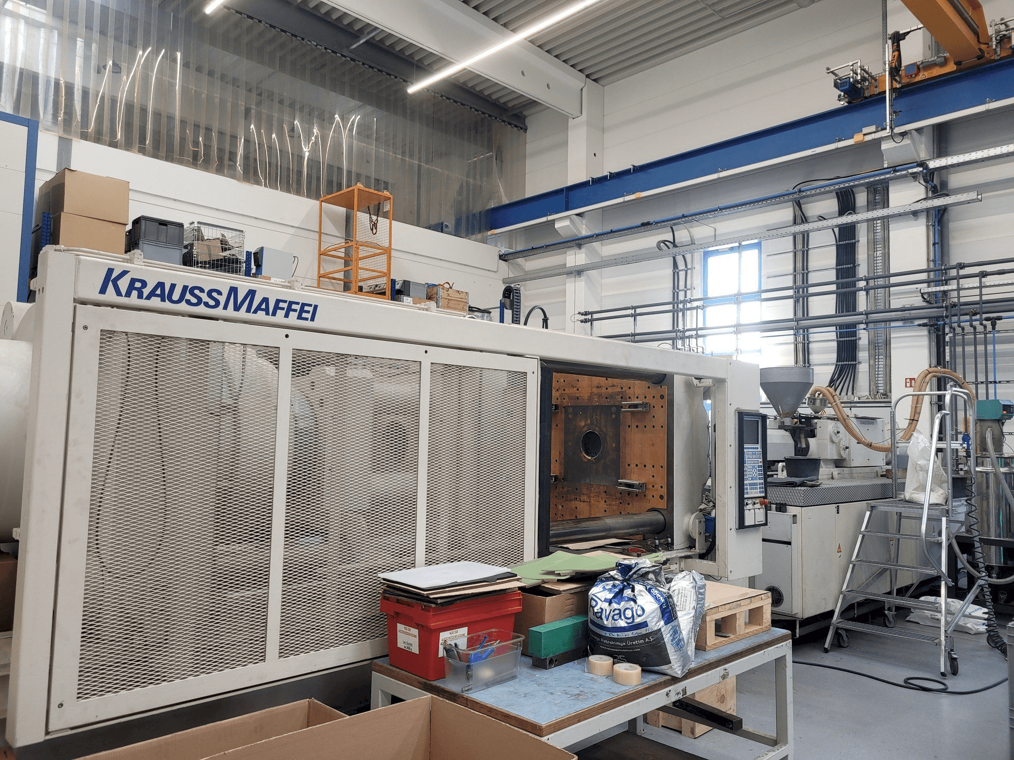 Front view of Krauss Maffei 650-4350BM-MC4 machine