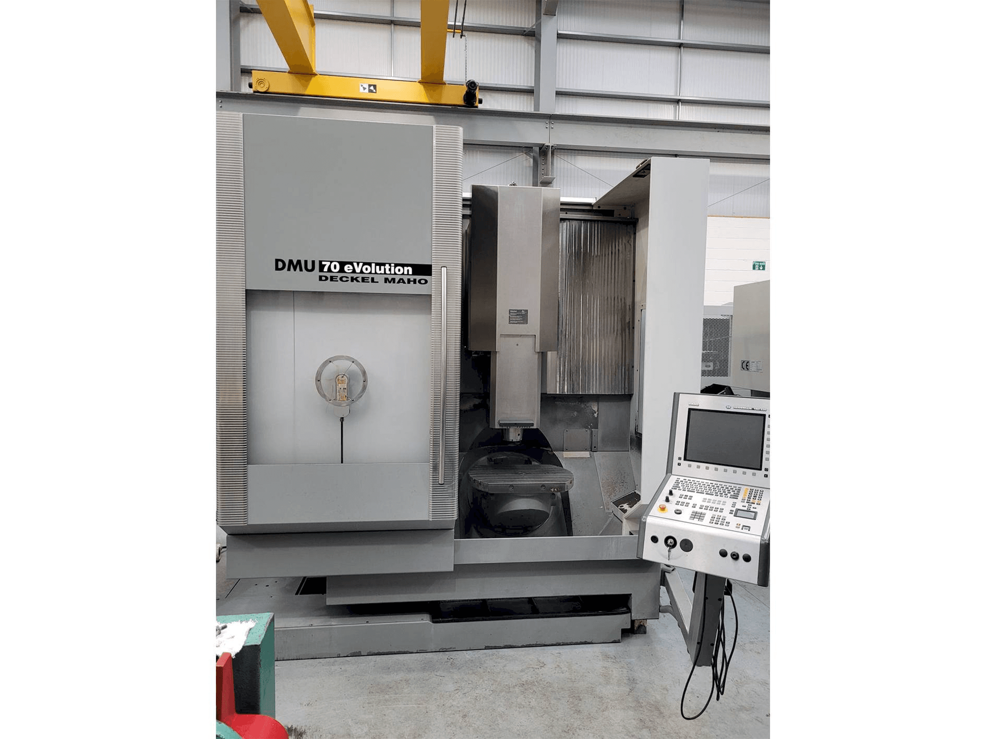 Front view of DECKEL MAHO DMU 70 eVolution machine