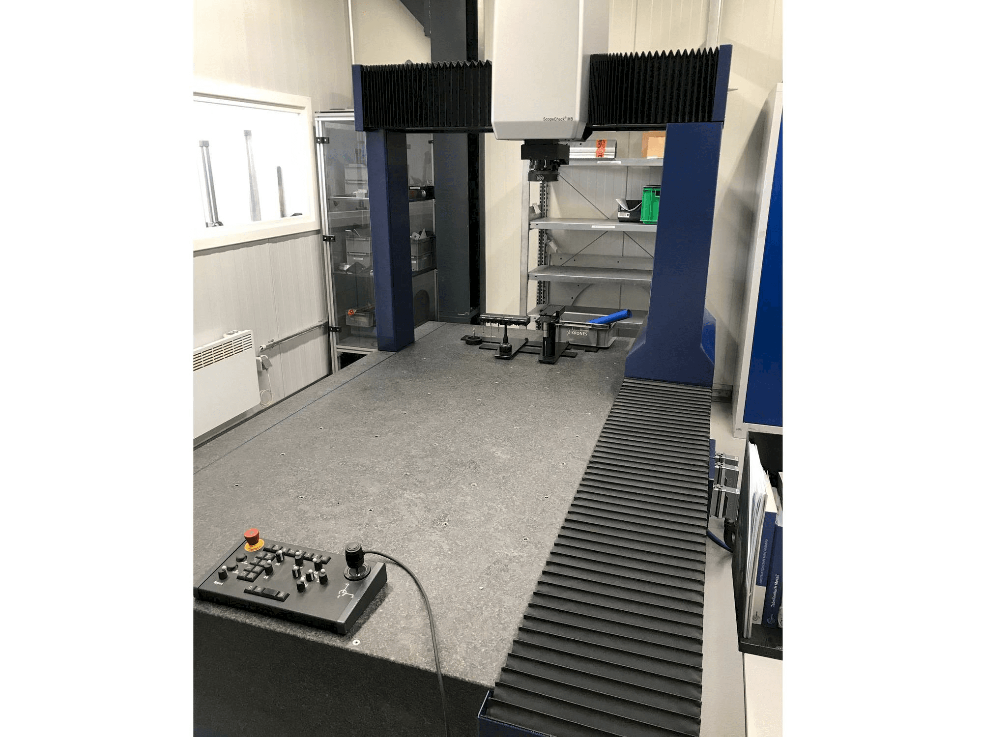 Front view of Werth ScopeCheck MB/Z 800/1500/700 3D CNC machine