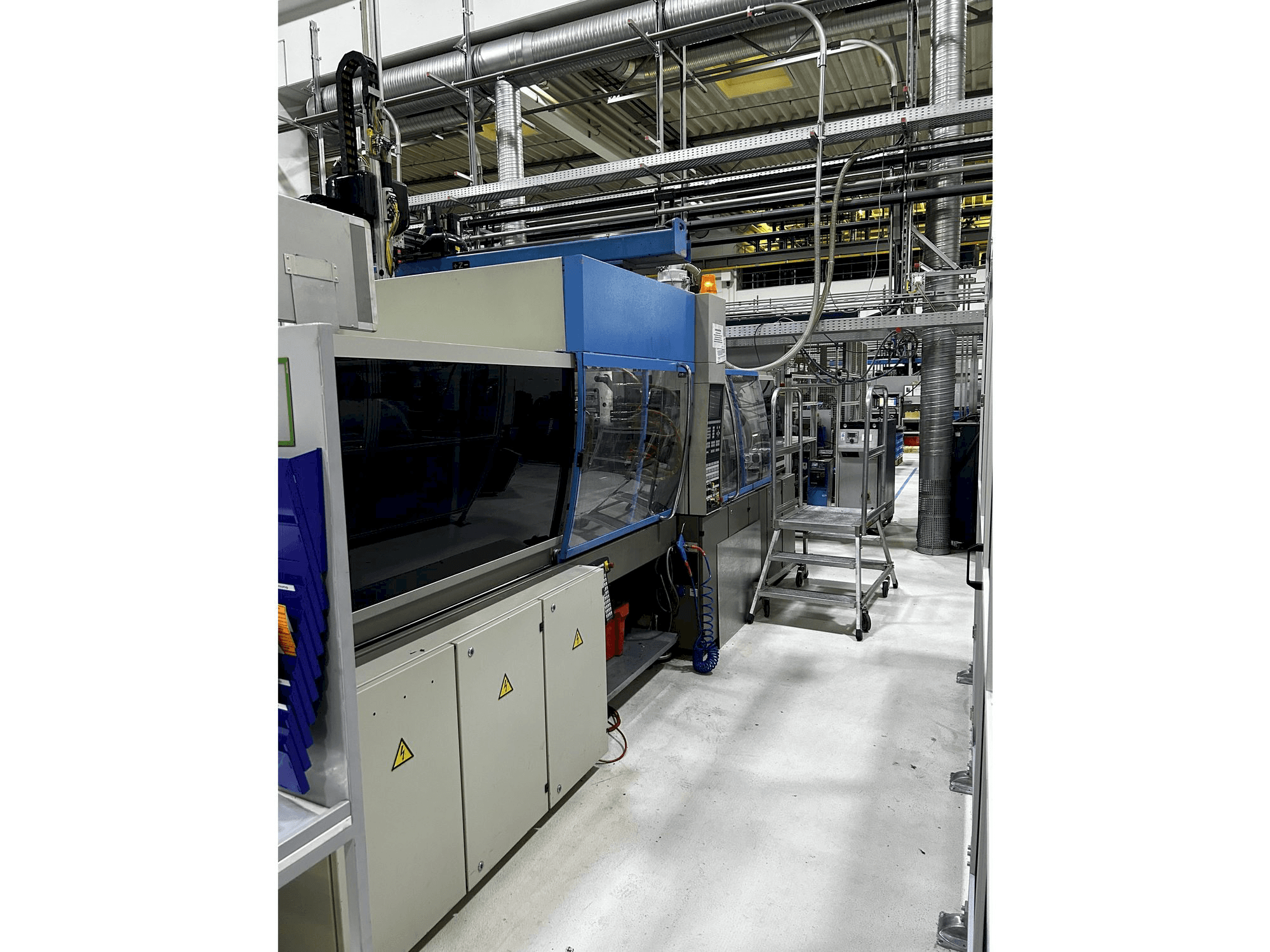 Front view of Engel ES 750/175 HL machine