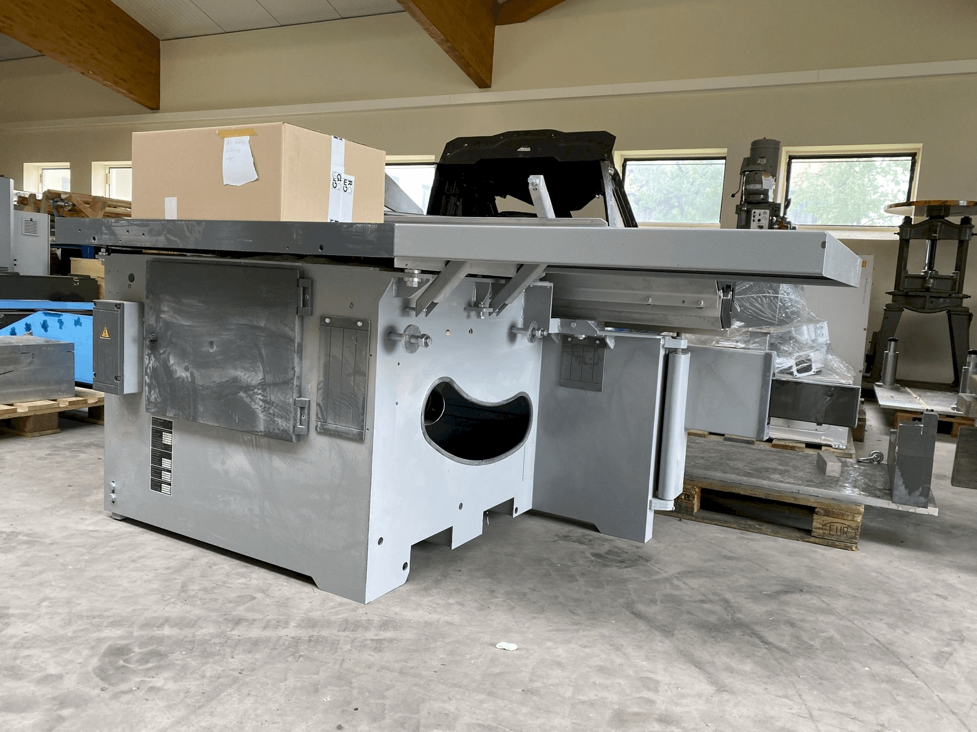 Front view of Altendorf F45 machine
