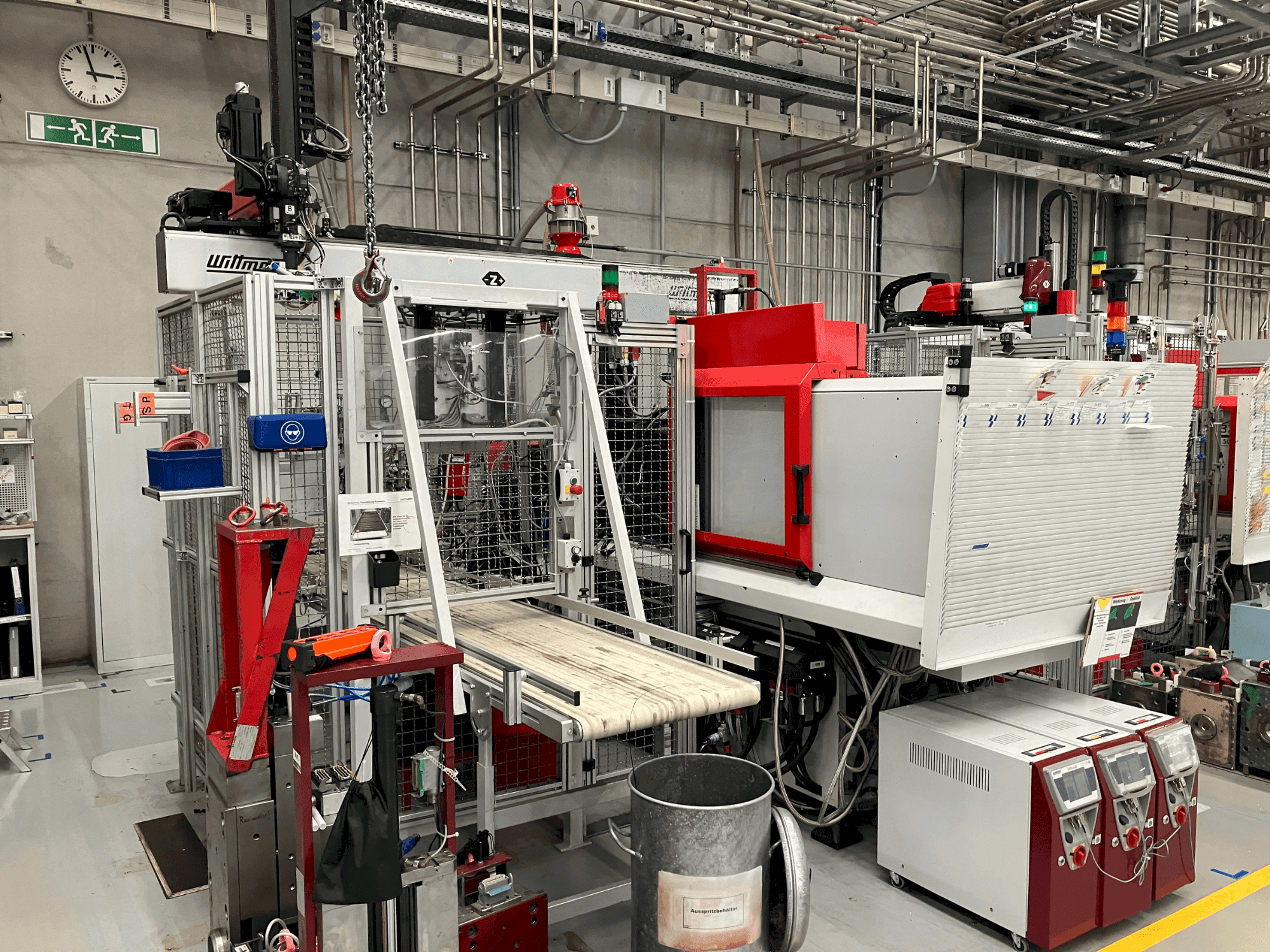 Front view of Arburg Allrounder 420 S 800-350 machine