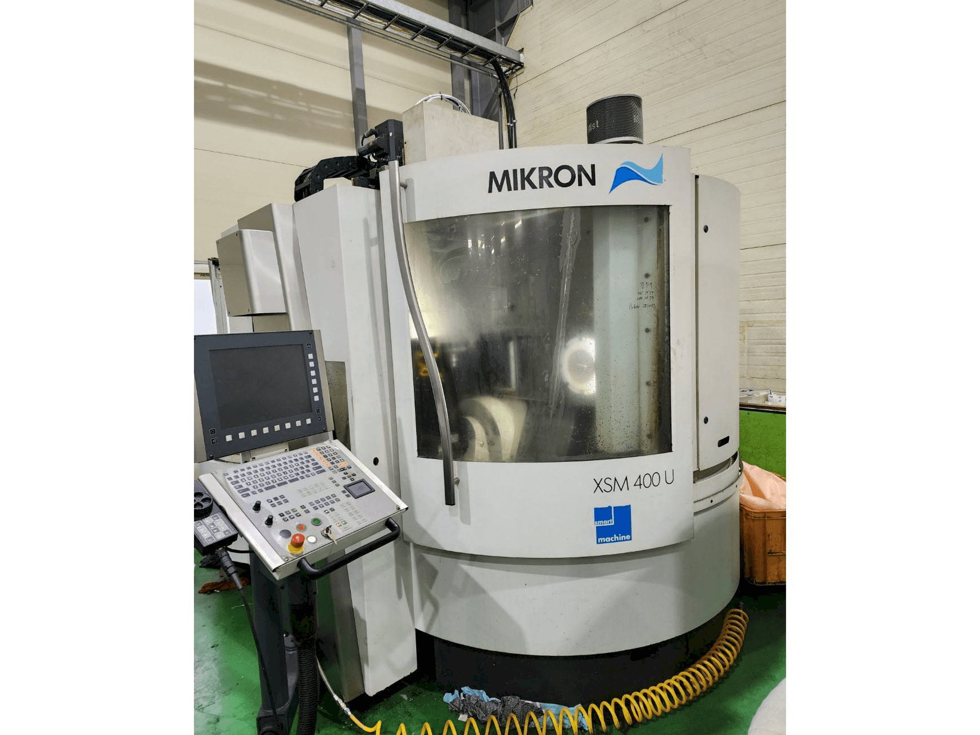 Front view of MIKRON XSM 400 U machine