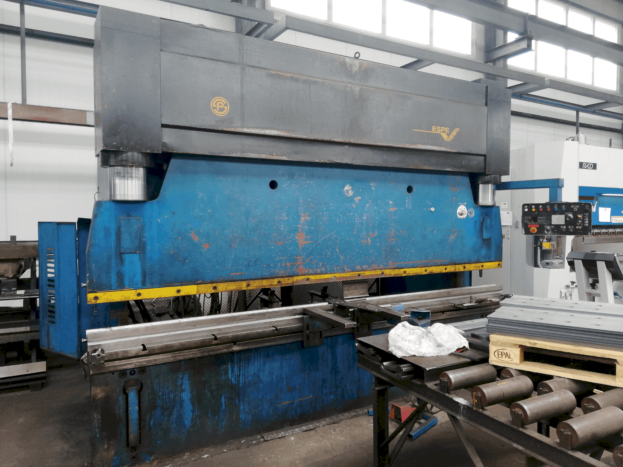 Front view of ESPE CTO 250/4000N machine